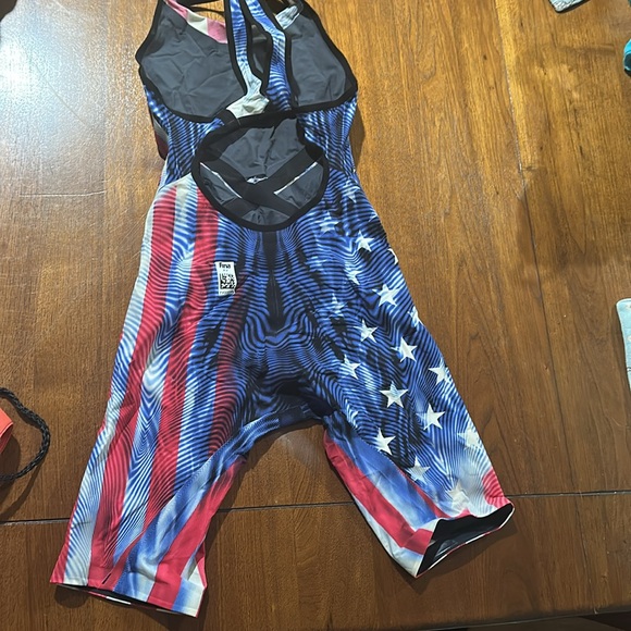 TYR Venzo - Picture 2 of 2